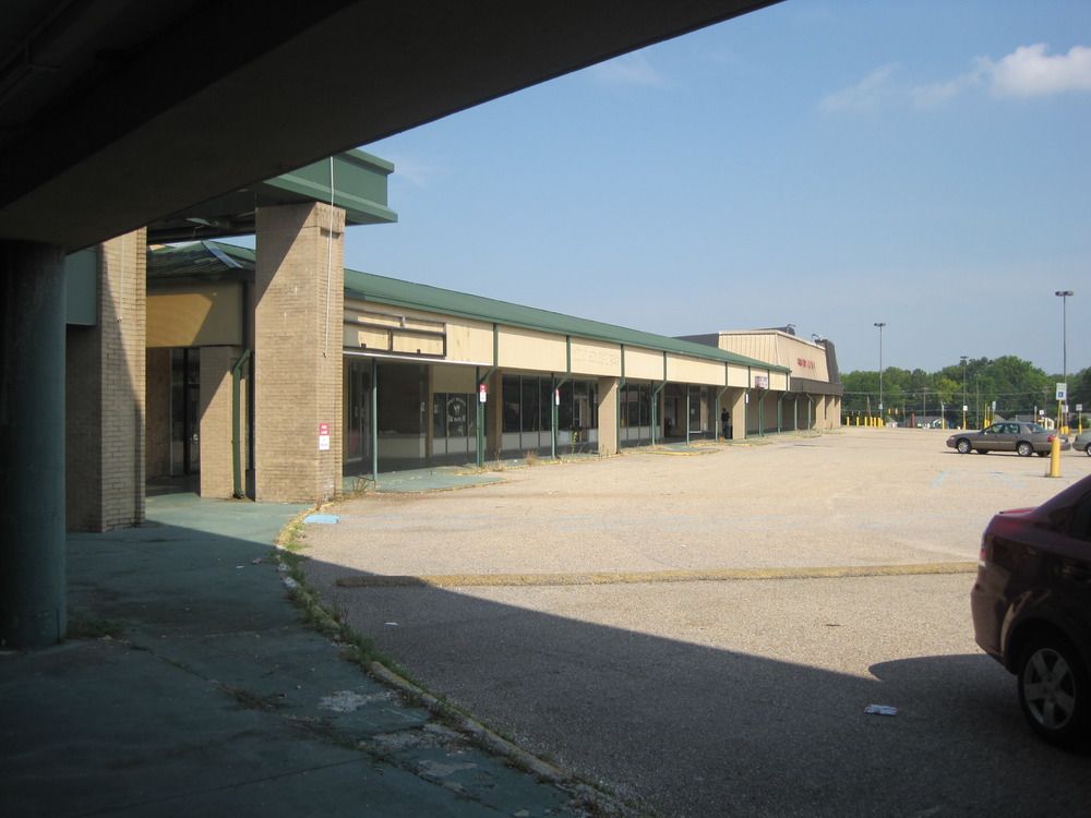 Normandale Shopping Mall / Opportunity Zone: 500-634 East Patton Avenue, Montgomery, AL 36111